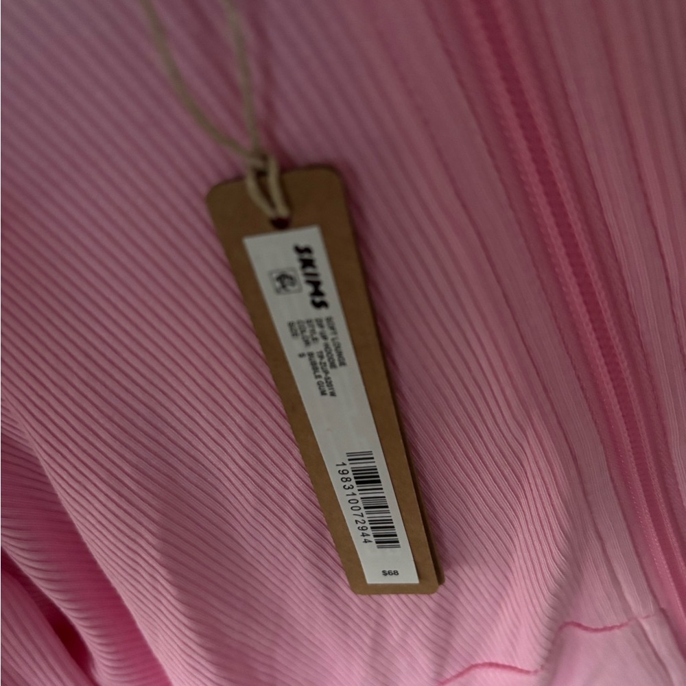 Skims Bubblegum Pink Soft Lounge Zip Up Hoodie
Small
New with Tags - Picture 3 of 4